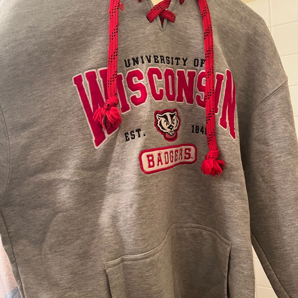 WISCONSIN BADGERS sweatshirt. Great condition. Size Medium. True to size